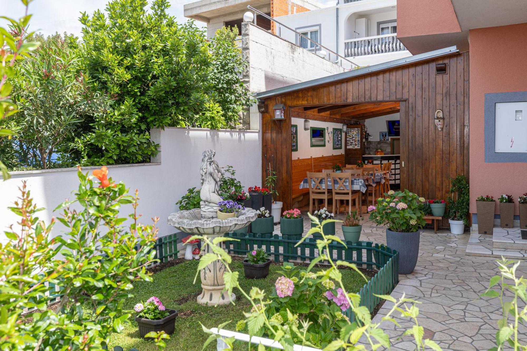 קריקווניצה Apartments Mikanovic מראה חיצוני תמונה